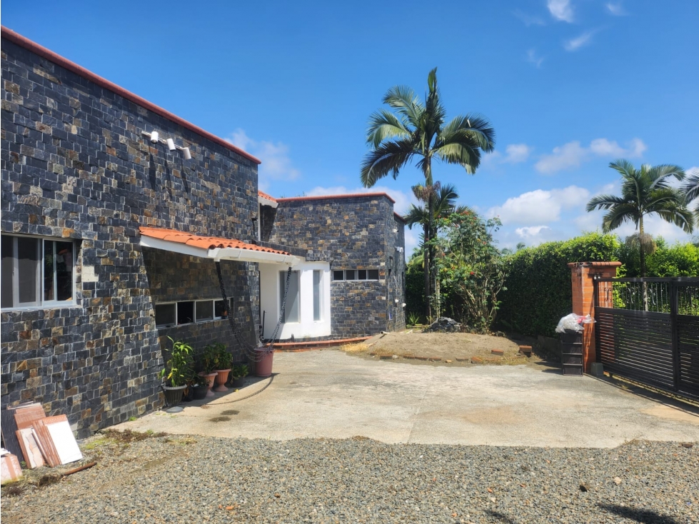 SE VENDE CASA CAMPESTRE EN CERRITOS PEREIRA