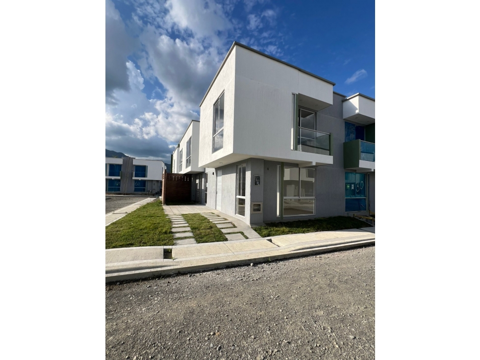 VENDO HERMOSA CASA EN MATIZ DOSQUEBRADAS