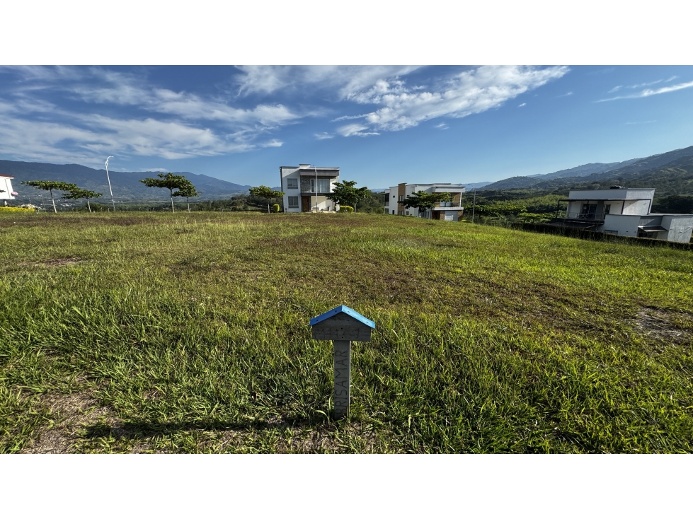 VENDO HERMOSO LOTE EN POBLADO BRISAMAR - 2