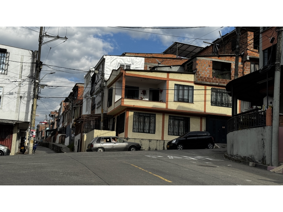 SE VENDE CASA UNIFAMILIAR EN SAMARIA PEREIRA
