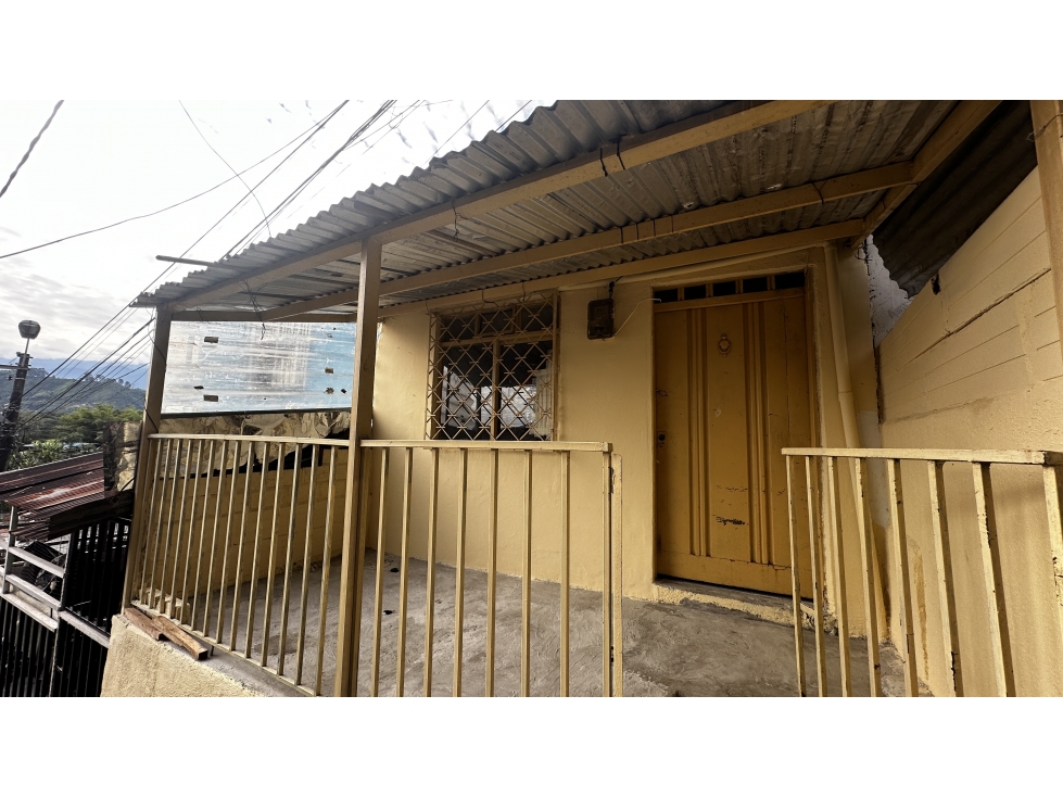 VENDO CASA EN EL INTERMEDIO - VILLASANTANA