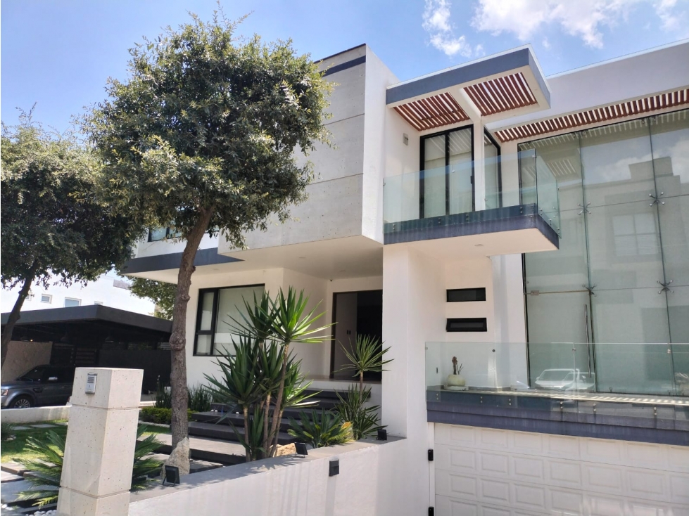 ESTUPENDA RESIDENCIA EN BOSQUE ESMERALDA CON GRAN DISEÑO