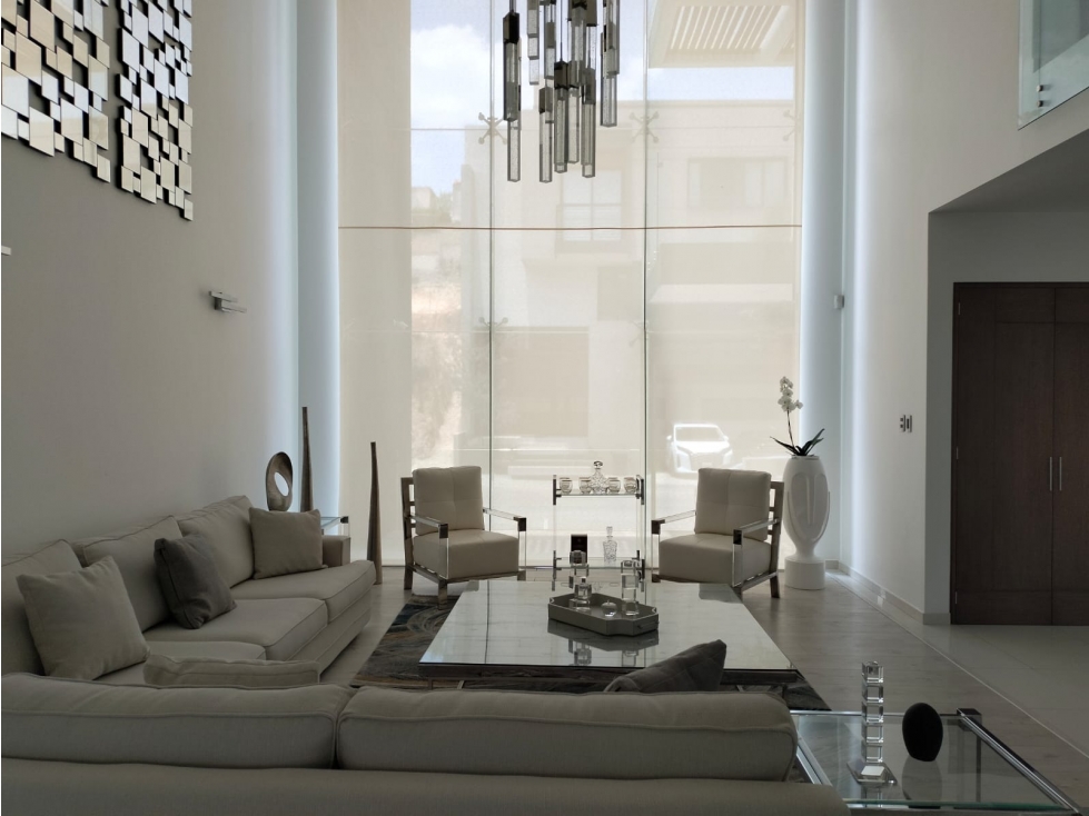 ESTUPENDA RESIDENCIA EN BOSQUE ESMERALDA CON GRAN DISEÑO — foto 4