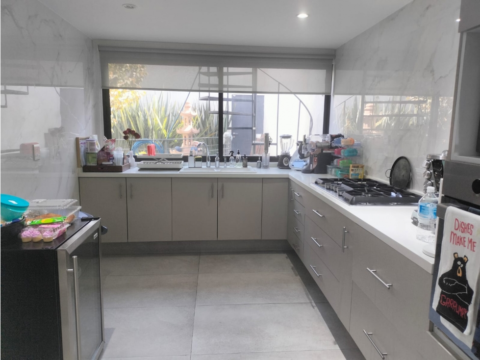 REESTRENA HERMOSA CASA REMODELADA EN SANTA MÓNICA — foto 3