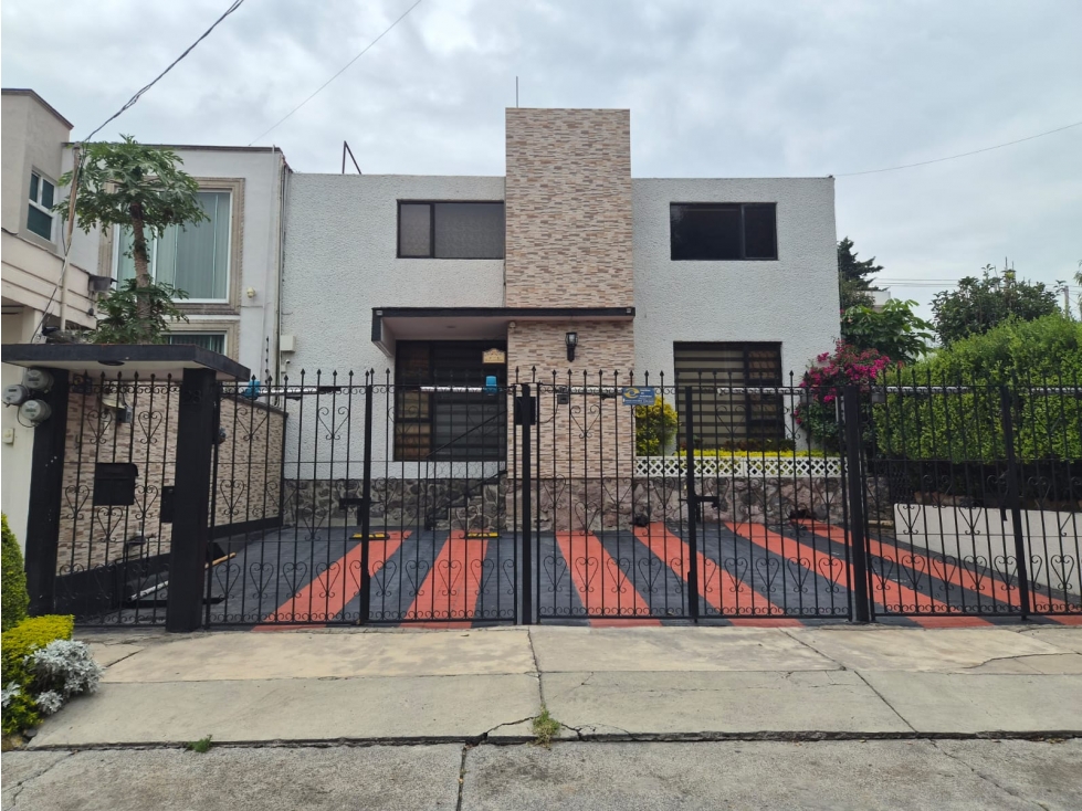 Estupenda Casa para remodelar con gran Jardín de 233 metros