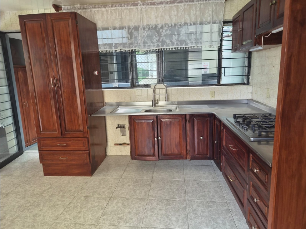 Estupenda Casa para remodelar con gran Jardín de 233 metros — foto 6