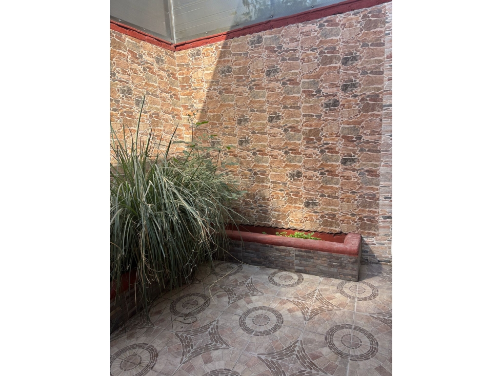 ACOGEDORA CASA EN JARDINES DE SAN MIGUEL EN CONDOMINIO — foto 4
