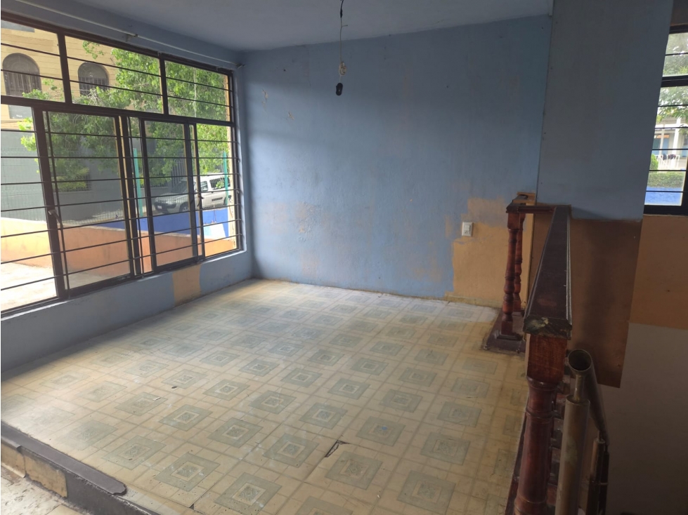 CASA DE OPORTUNIDAD CON DOS LOCALES COMERCIALES — foto 2