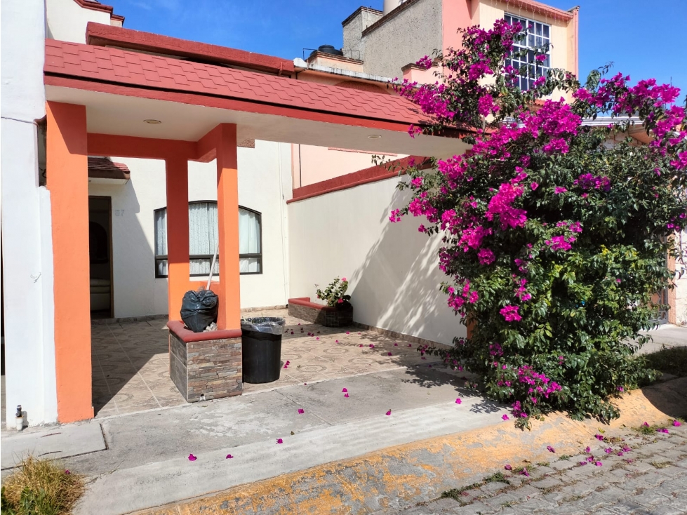 ACOGEDORA CASA EN JARDINES DE SAN MIGUEL EN CONDOMINIO — foto 2