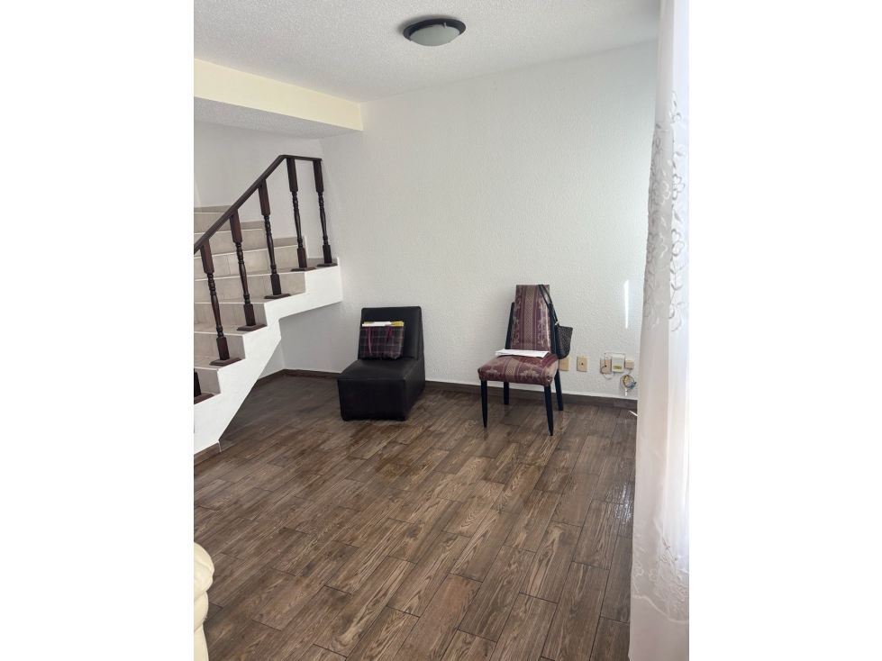 ACOGEDORA CASA EN JARDINES DE SAN MIGUEL EN CONDOMINIO — foto 3