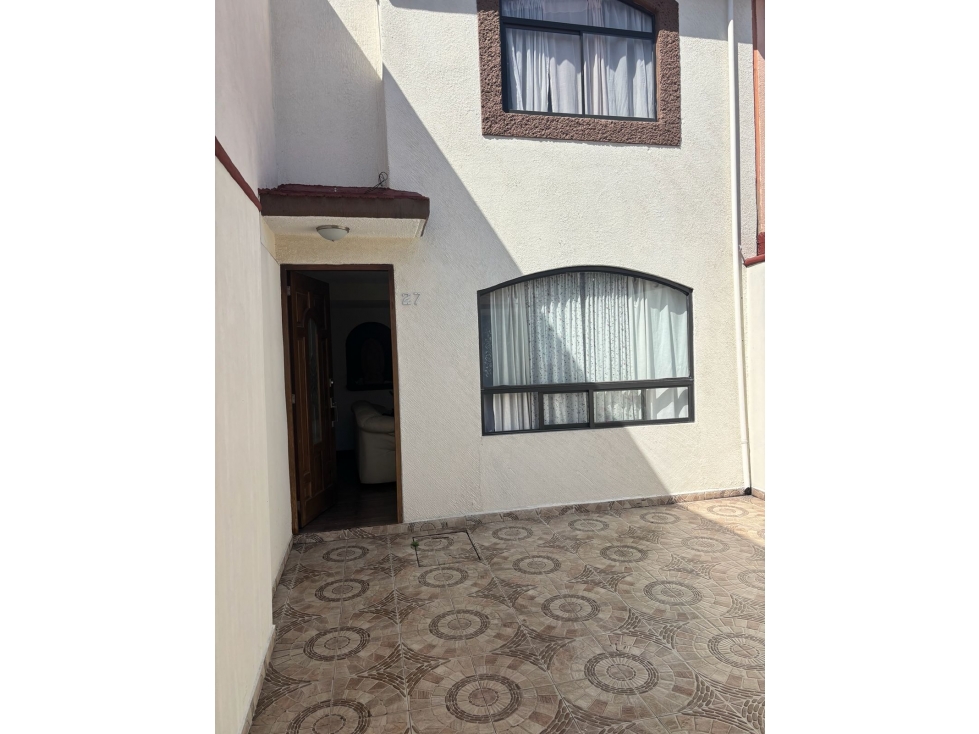 ACOGEDORA CASA EN JARDINES DE SAN MIGUEL EN CONDOMINIO — foto 2