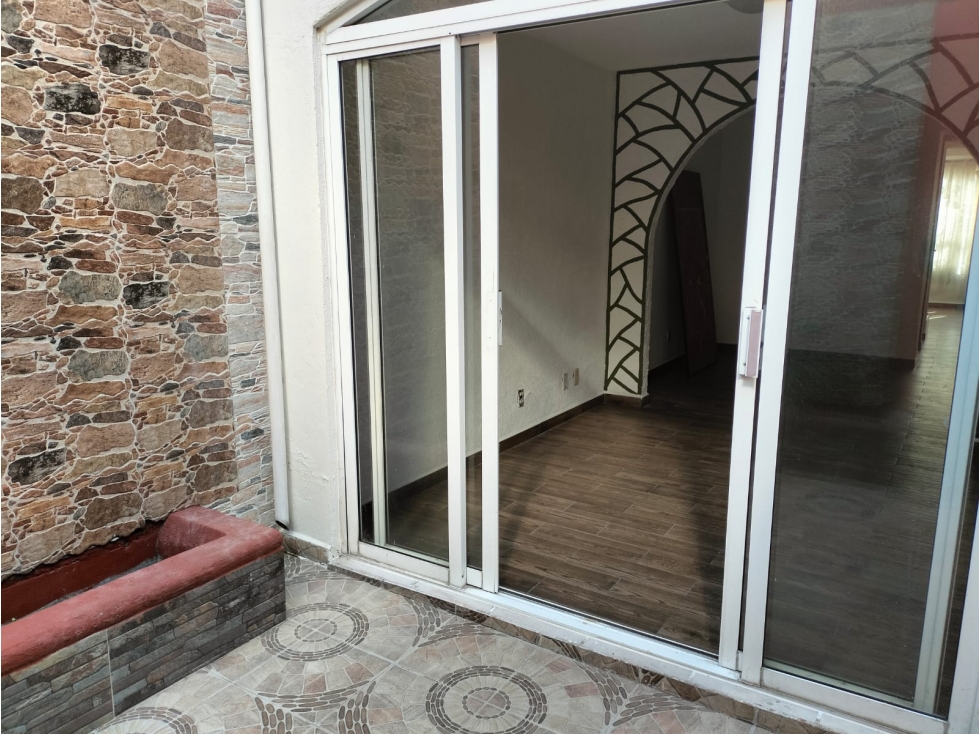 ACOGEDORA CASA EN JARDINES DE SAN MIGUEL EN CONDOMINIO — foto 6