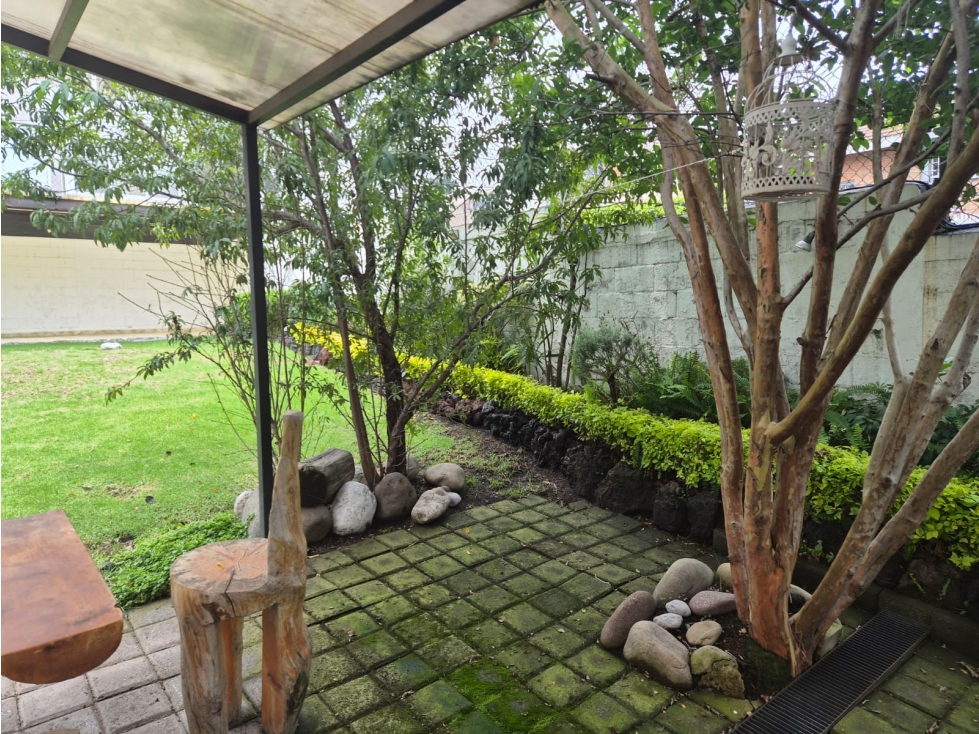 Estupenda Casa para remodelar con gran Jardín de 233 metros