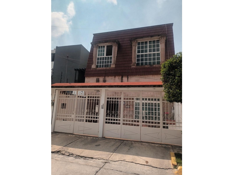 BONITA Y FUNCIONAL CASA CON BUENOS ESPACIOS
