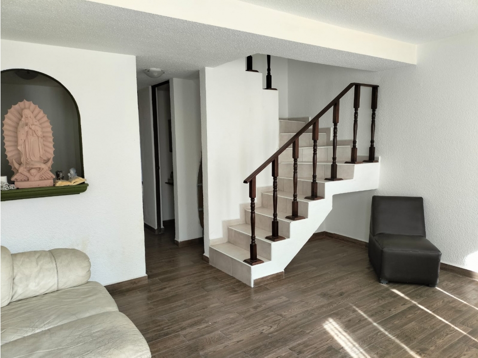 ACOGEDORA CASA EN JARDINES DE SAN MIGUEL EN CONDOMINIO