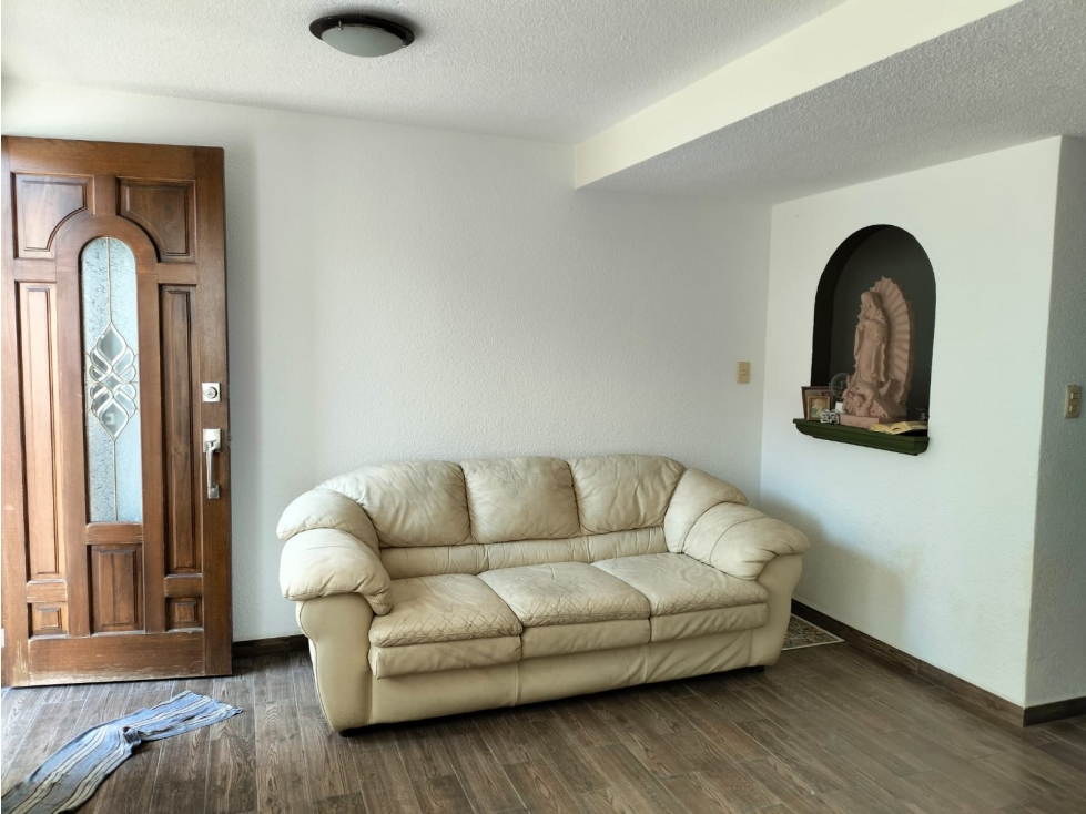 ACOGEDORA CASA EN JARDINES DE SAN MIGUEL EN CONDOMINIO — foto 3