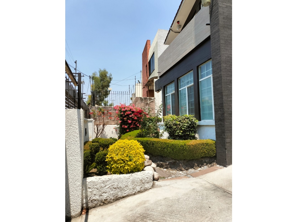 ACOGEDORA RESIDENCIA EN ECONOMISTAS, CON ESPACIOS GENEROSOS — foto 4