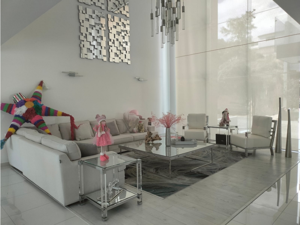 HERMOSA RESIDENCIA EN BOSQUE ESMERALDA CON GRAN DISEÑO — foto 4
