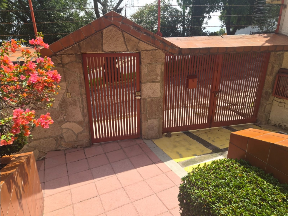 INCREIBLE OPORTUNIDAD DE CASA , DEPARTAMENTO Y GRAN JARDIN - 2