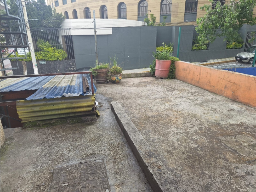 CASA DE OPORTUNIDAD CON DOS LOCALES COMERCIALES — foto 4