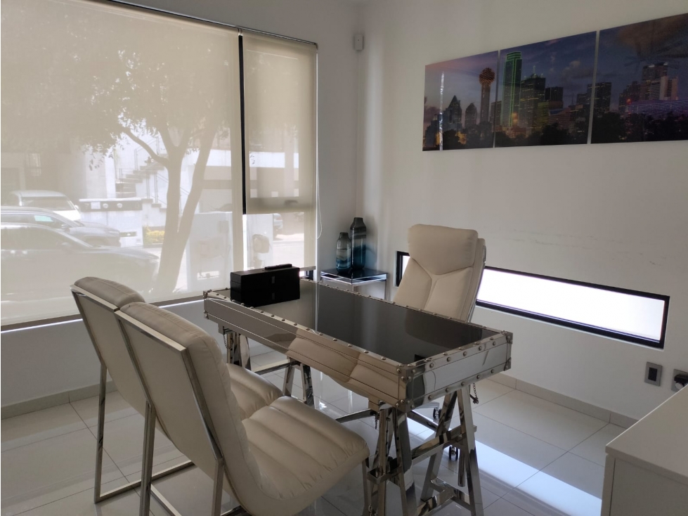 ESTUPENDA RESIDENCIA EN BOSQUE ESMERALDA CON GRAN DISEÑO — foto 3