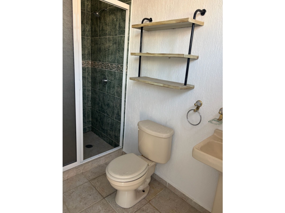 ACOGEDORA CASA EN JARDINES DE SAN MIGUEL EN CONDOMINIO — foto 4