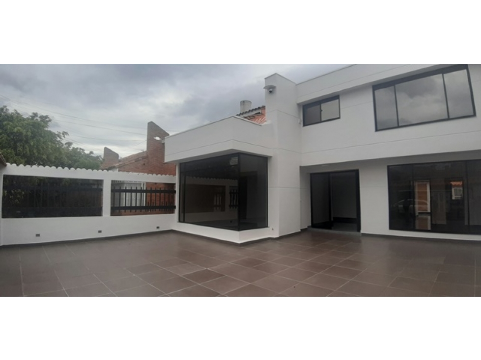 CASA PARA OFICINAS ALHAMBRA - 390 M2 - 1980 MILLONES - 1
