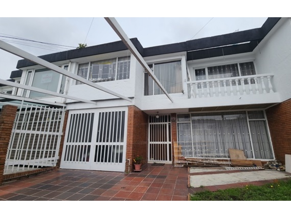 VENDO CASA LAS VILLAS - 240M2 - 1050 MILLONES