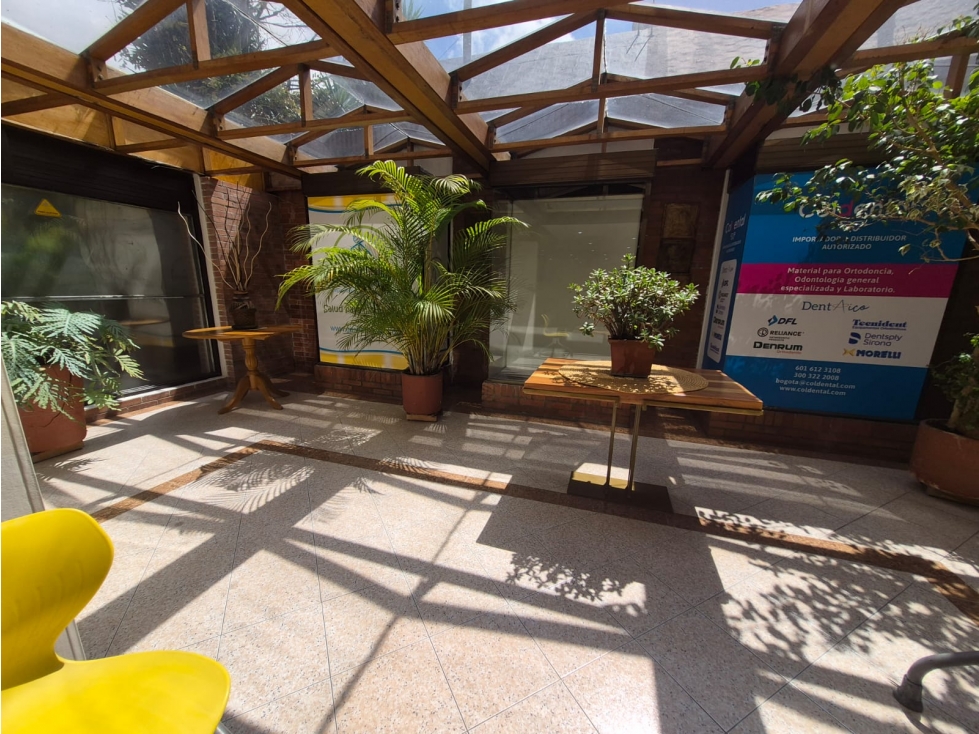 VENDO CENTRO MEDICO STA BARBARA PUERTA CERRADA *80.64 M2 $ 1.100 MM