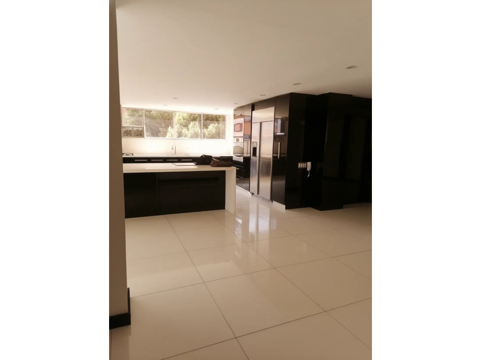 VENDO APTO EN EL REFUGIO *541.21 M2 $4.500 MM