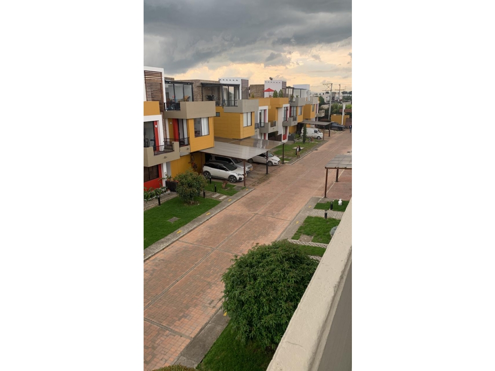 VENDO CASA PARCELAS DE COTA - 320 m2 - $1500 MILLONES