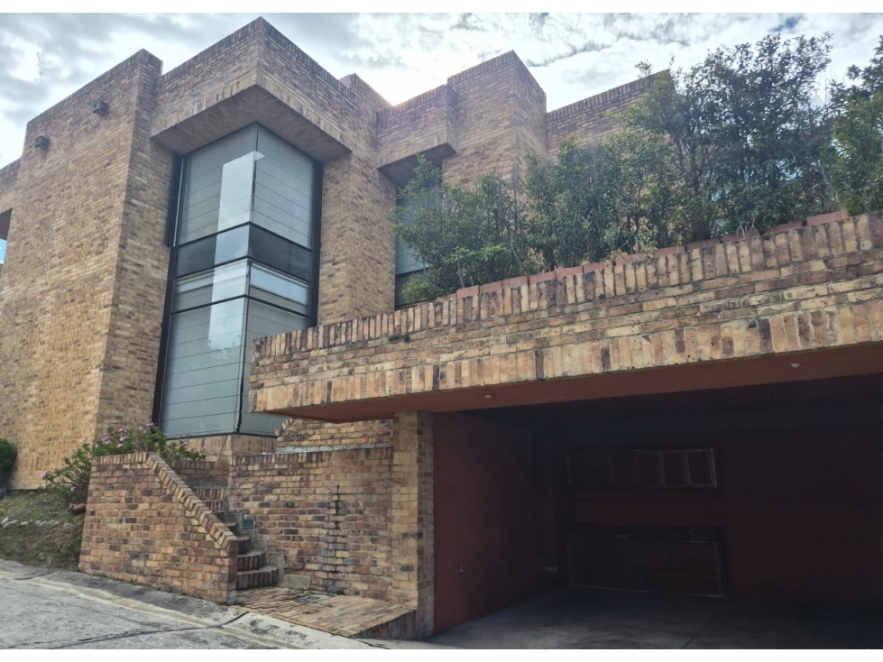 VENDO CASA - CERROS DE SOTILEZA - 356 m2 AREA PRIVADA - $1.600 MILL