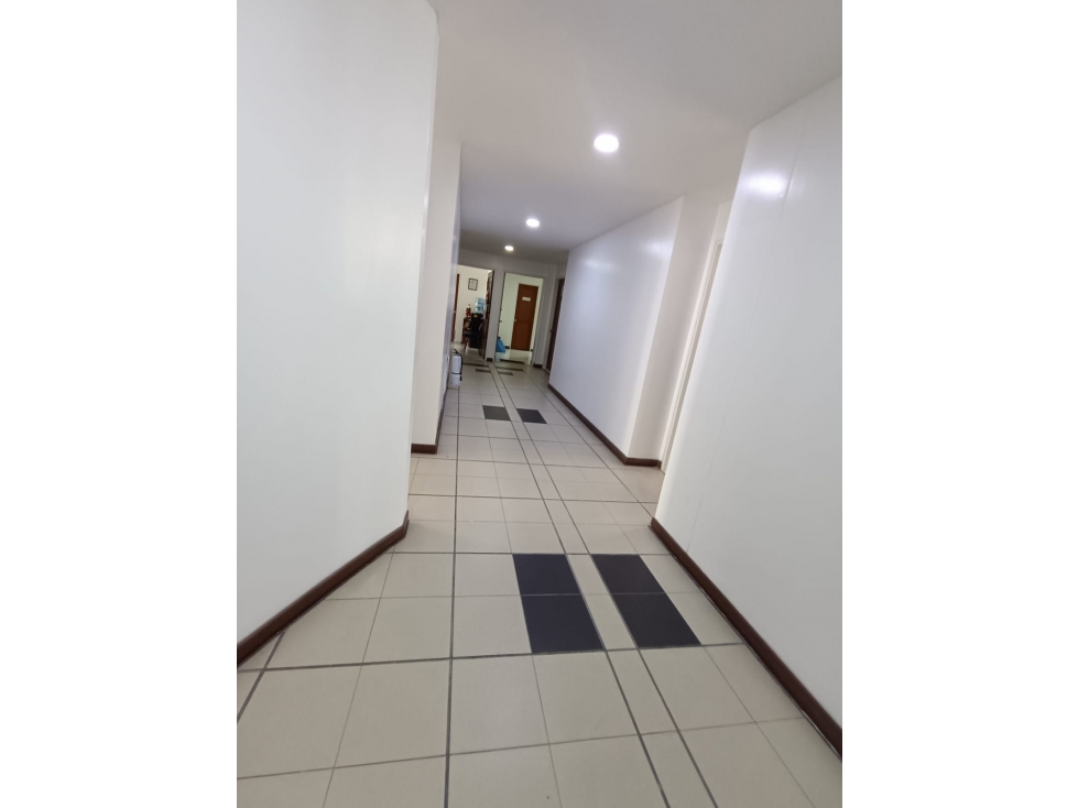 ARRIENDO CONSULTORIOS COUNTRY - 23 M2 *$2.800 CON ADMON Mas IVA — foto 2