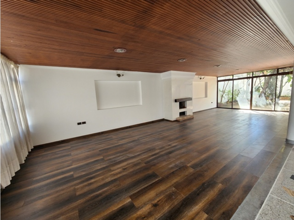 CASA CASTELLANA - 420m2 - LOTE 300m2 - VENTA 2000 MILL / ARR $12 MILL — foto 2