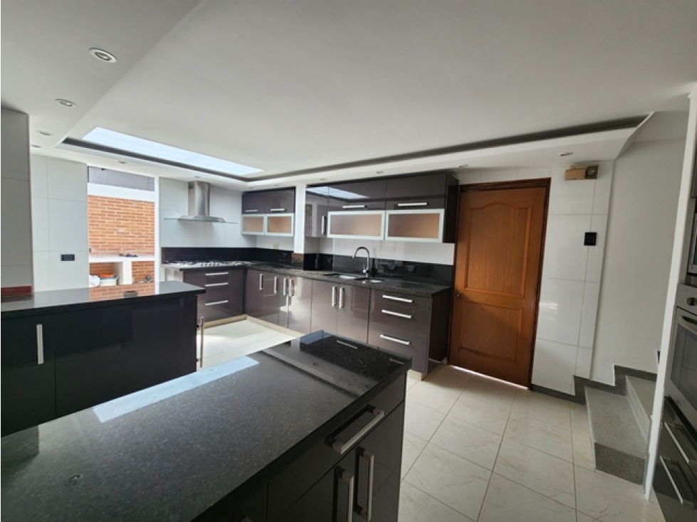 CASA CASTELLANA - 420m2 - LOTE 300m2 - VENTA 2000 MILL / ARR $12 MILL — foto 6