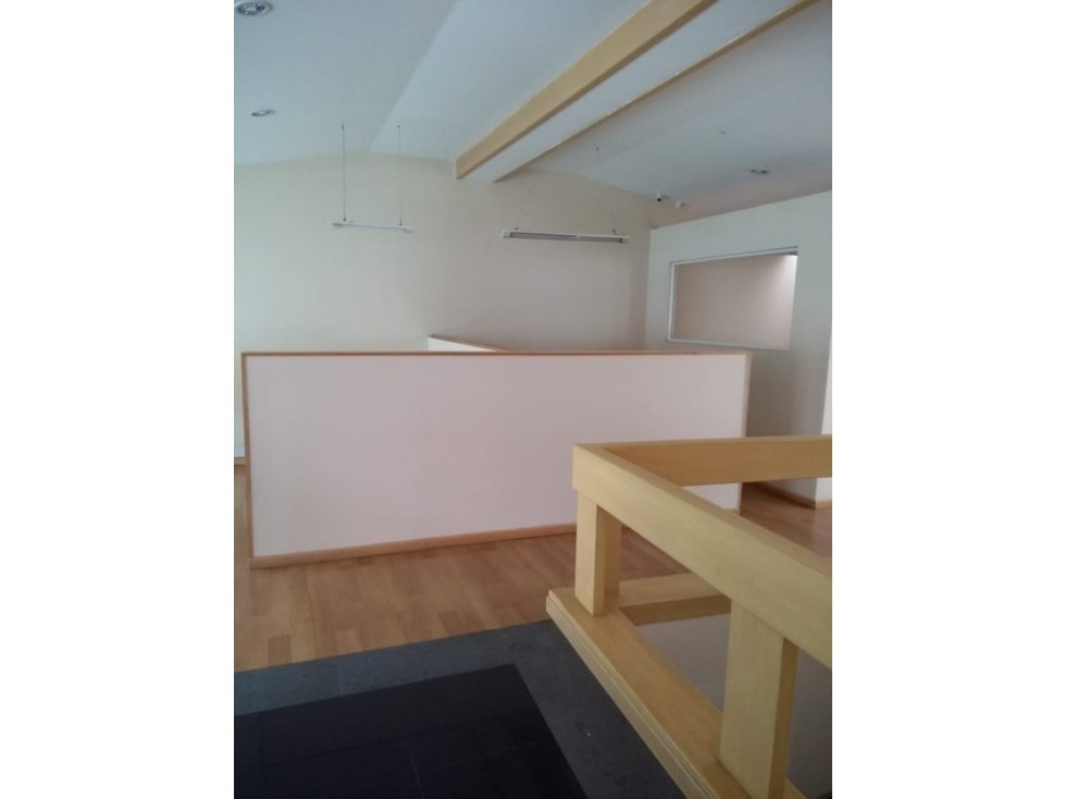 ARRIENDO CASA OFICINA SANTA BARBARA $14 MILLONES - 6