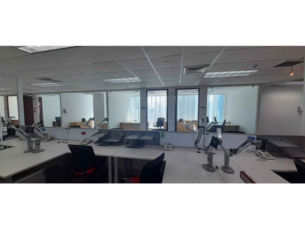 SE ALQUILA OFICINA EN CALLE 50 TORRE GLOBAL BANK DE 420M AMOBLADA