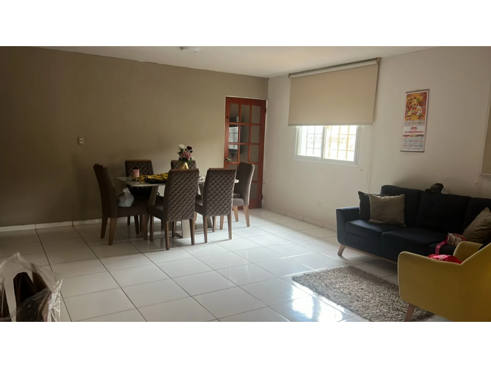 SE VENDE CASA EN ALTOS DE LA CASTELLANA DE 3 HABITACIONES 210M2