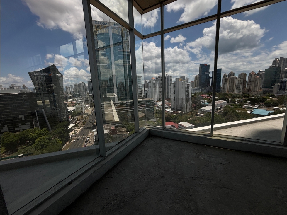 SE VENDE OFICINA EN CALLE 50 REVOLUTION F&F TOWER TORNILLO CON TERRAZA — foto 2