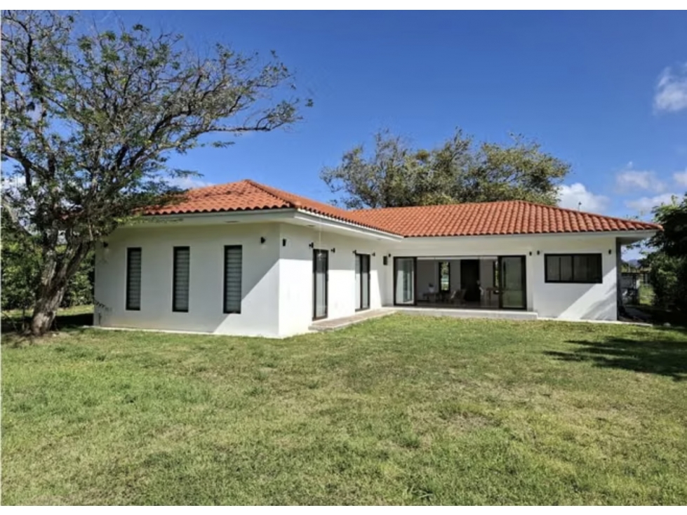SE ALQUILA CASA EN CHAME 1110M 3 HABITACIONES AMOBLADO Y PISCINA