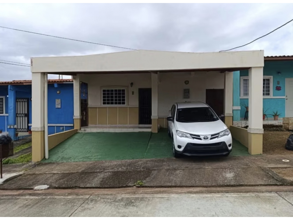 SE VENDE CASA ARRAIJAN LAGO EMPERADOR 200M 2 HABITACION AMPLIO PATIO