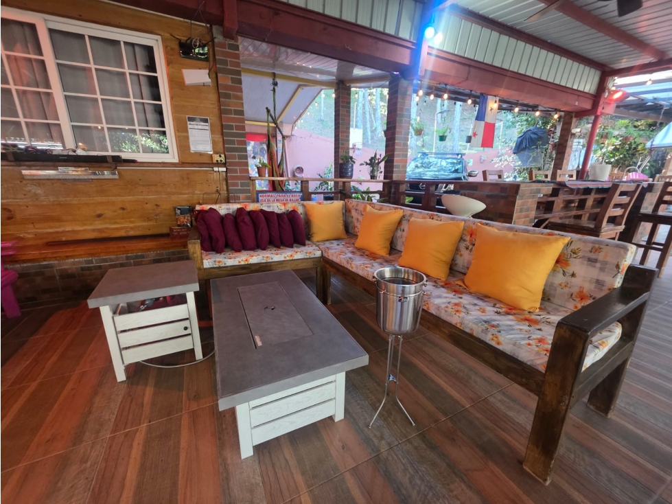 SE VENDE TERRENO CON 2 CABAÑAS Y 1 CASA EN ALTOS DE CERRO AZUL 1998M - 2