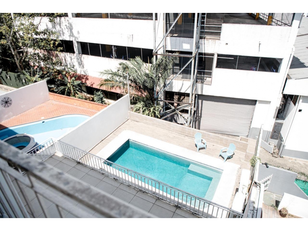 BETANIA / CASA DE 4 NIVELES / 450 m2 / TERRAZA CON PISCINA