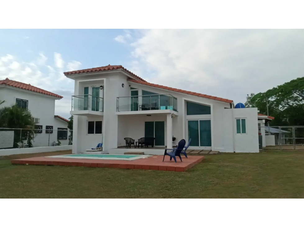 GORGONA / PLAYA MALIBU / 861M2 / 3 HABITACIONES / PISCINA / 2 NIVELES