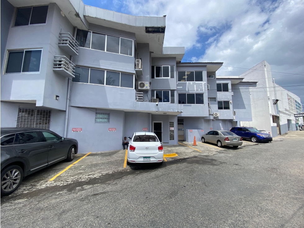 SE ALQUILA OFICINA EN CALLE 50 PLAZA VARIBE 67 M2 CON DIVISIONES