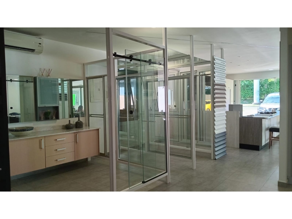 PARQUE LEFEVRE / SANTA ELENA / 437M / LOCAL CON OFICINAS Y BODEGA JC - 6
