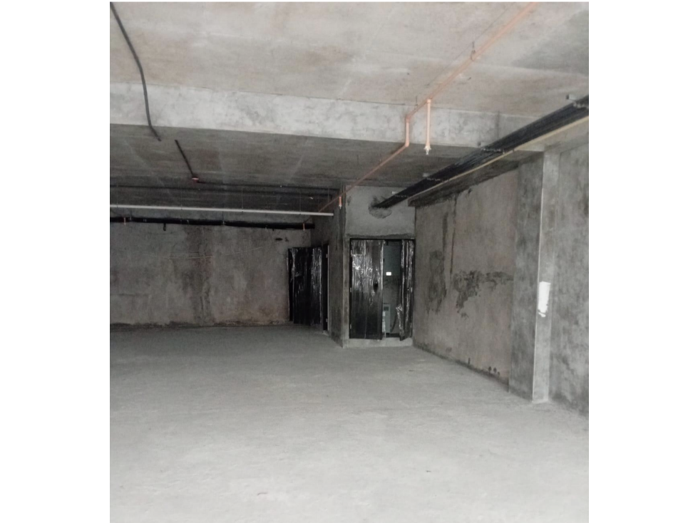 CENTRO COMERCIAL VILLA LUCRE / 139M / PISO MEDIO / SOBRE VIA PRINCIPAL — foto 2