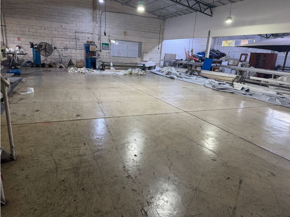 RIO ABAJO / GALERA CON GARITA OFICINAS / 5000M / CODIGO C-2 / RN1 JC - 1