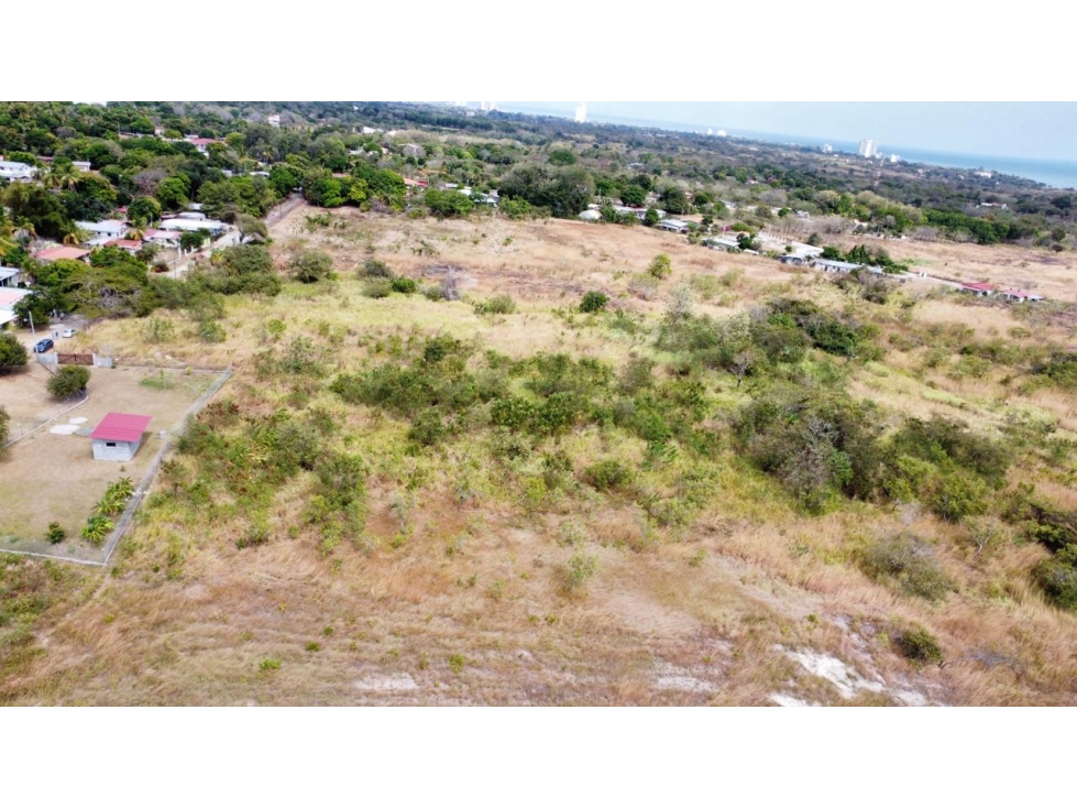 SE VENDE AMPLIO TERRENO EN PUNTA BARCO 6 HECTAREAS CON ZONAS VERDES
