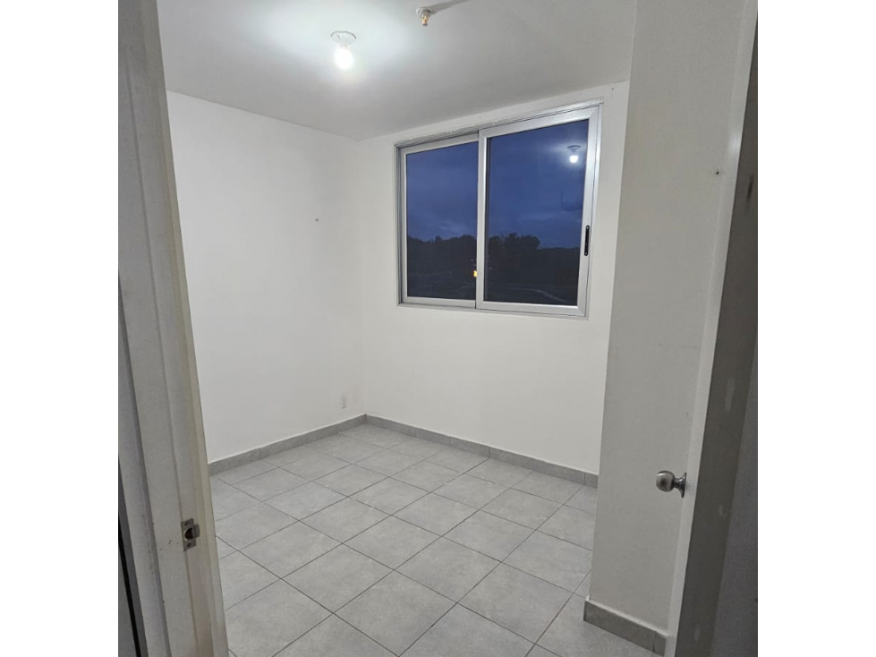 SE ALQUILA APARTAMENTO 77M EN HATO MONTAÑA PH OLIMPIA CON BALCON VACIO